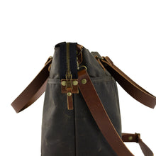 Load image into Gallery viewer, zipper and zipper pull detail